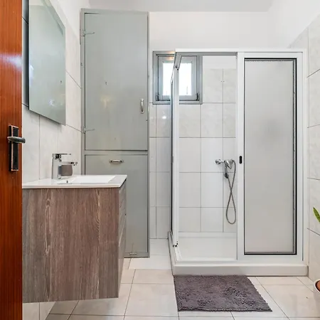 De Freitas By Rent-a-key *