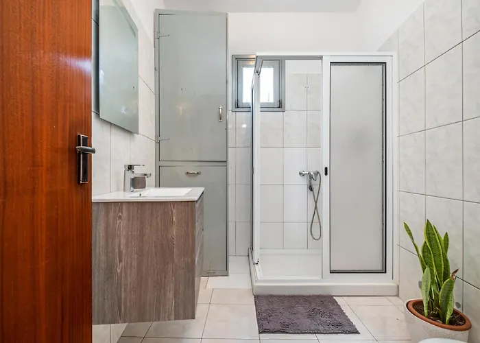 De Freitas By Rent-a-key *